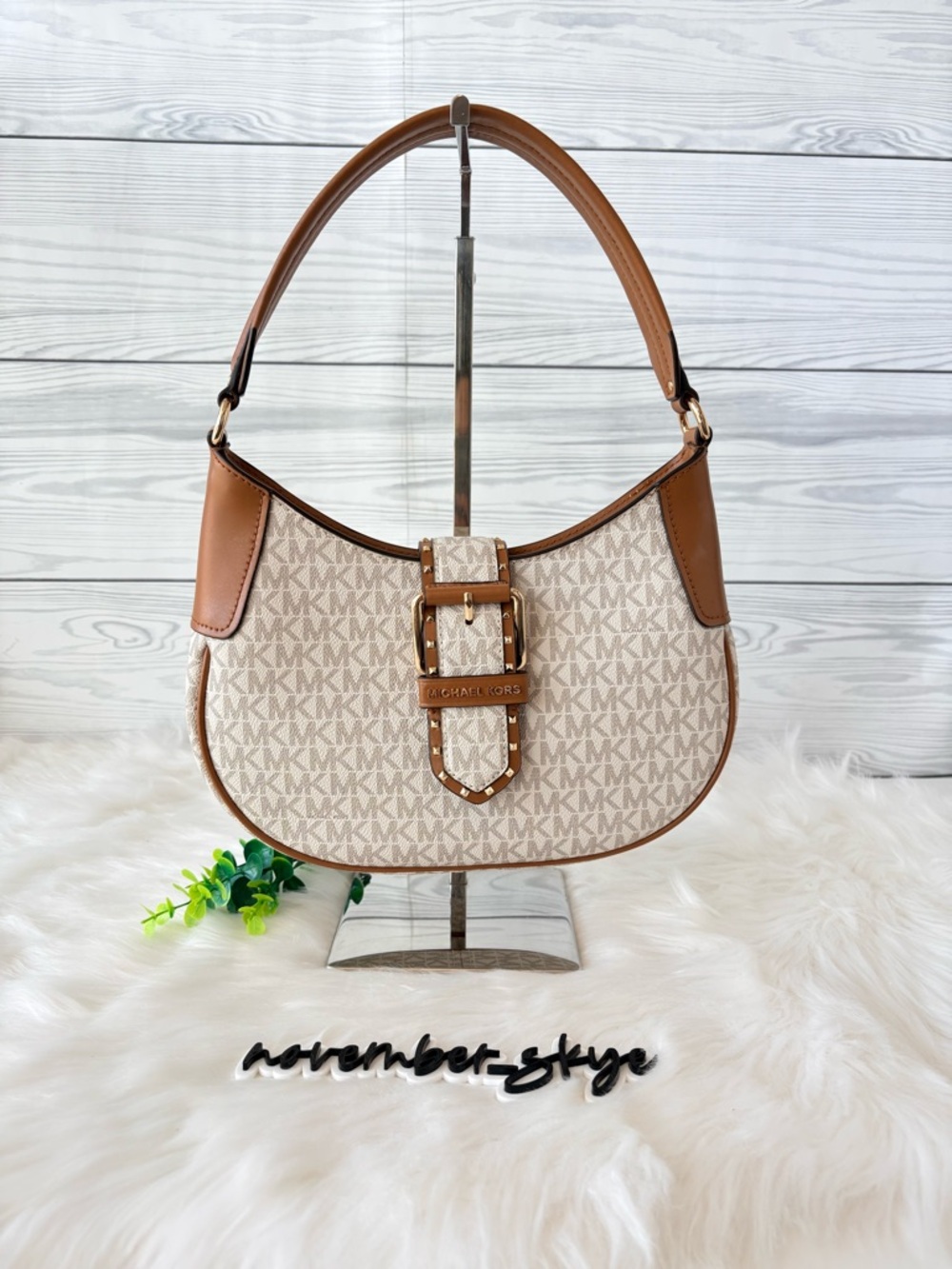 Michael Kors Lillian Shoulder Bag‎ with Buckle Detail in Vanilla/Acorn